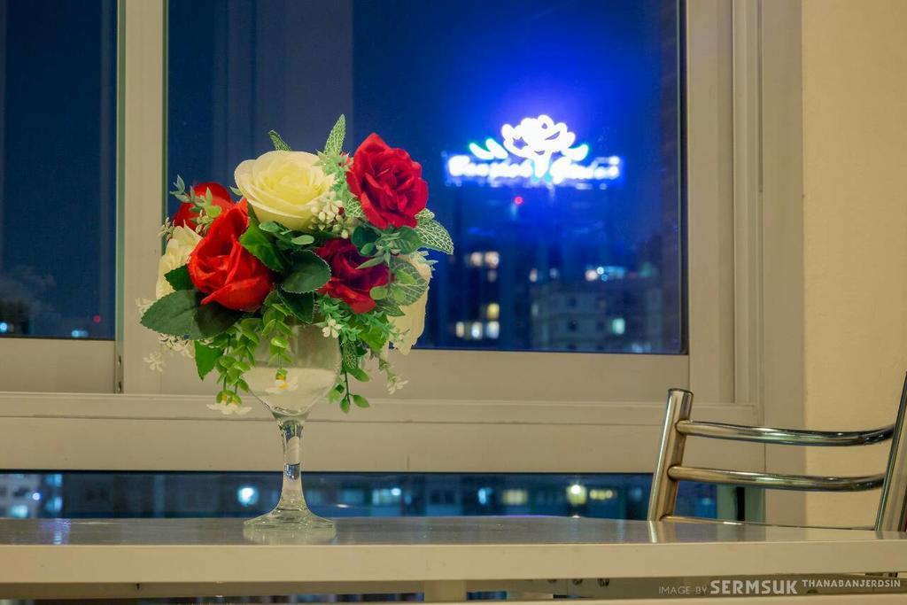 Right Place Sathorn Банкок Екстериор снимка